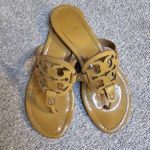 Tory Burch Dark Beige Leather Flat Flip Flops Size 9.5 Preppy Girlhoodcore